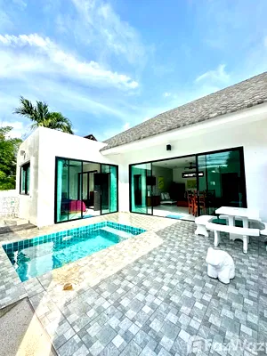 Houses for sale Wiset Road Phuket : 2 Bedroom Villa for sale in Rawai, Phuket  5974796