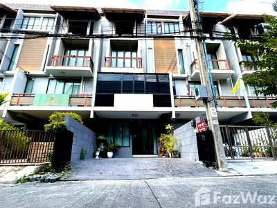 Townhouses for sale Kasem Bundit Phatthanakan University  : 4 Bedroom Townhouse for sale at Areeya Mandarina Sukhumvit 77  5957983
