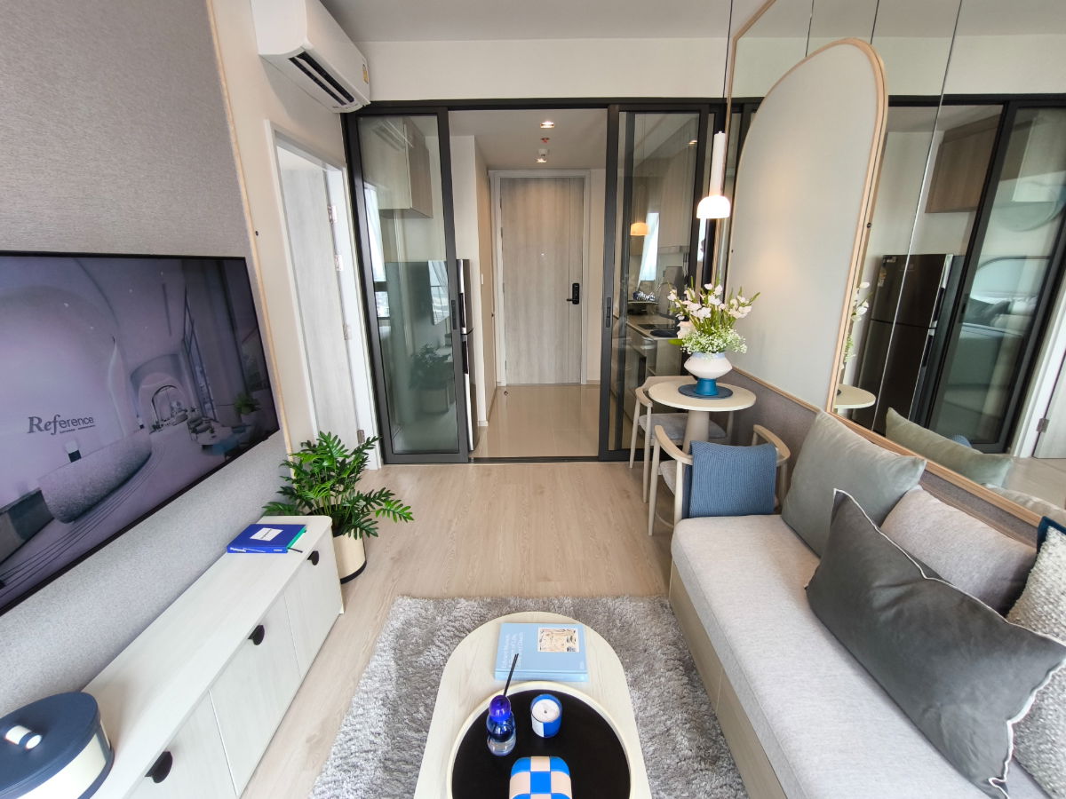 picture Reference Sathorn-Wongwianyai Condo, 130 meters to BTS Wongwianyai. - 6/18