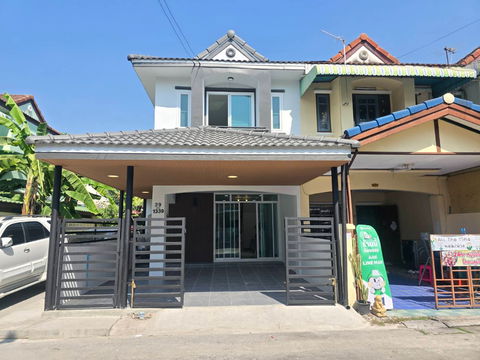 ทาวน์เฮาส์ 2 ชั้น รีโนเวทใหม่ หลังมุม พร้อมอยู่ ม.เคซีรามอินทรา 1 ถนนหทัยราษฎร์39 คลองสามวา เฟอร์ฯพร้อมอยู่