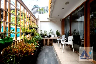 Houses for sale Big C Super Center Ekkamai : 🔼🔽 AccomA 📩  2 BR House in Khlong Tan Nuea (AA33847)