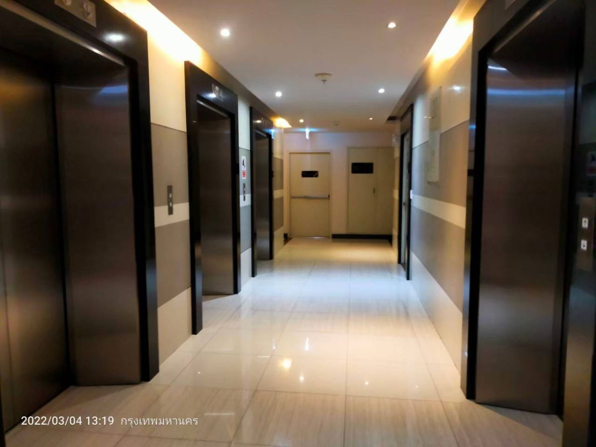 picture Condo 1 room 44.5 sq m. Next to New Petchaburi Road 35, walk 10 minutes to the front of Sukhumvit Soi 11, 20th floor, ready to move in. - 13/24