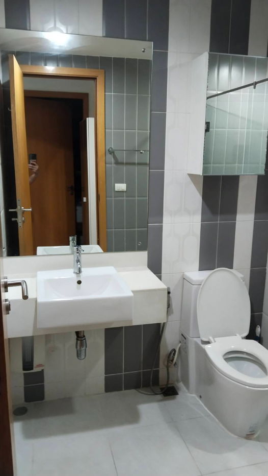 picture Condo 1 room 44.5 sq m. Next to New Petchaburi Road 35, walk 10 minutes to the front of Sukhumvit Soi 11, 20th floor, ready to move in. - 23/24