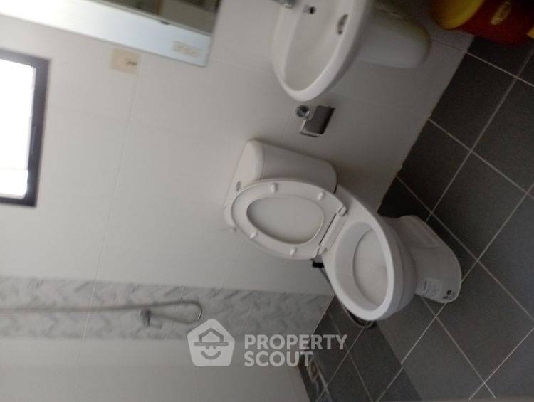 รูป ทาวน์เฮ้าส์ 2-ห้องนอน ใน บางรักพัฒนา (ID 2430801) - รูปที่ 2/9