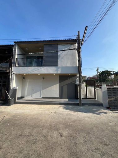 ให้เช่าทาวน์โฮม 3 ห้องนอน 300 ตร.ม. 36 ตร.ว. หมู่บ้านอยู่เจริญ 779