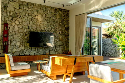 Houses for sale Bang Lamung Chonburi : KT0044📲LineID @556ryccg🏖️Pool Villa-East Pattaya Dhewee Resort Village 4Bedroom Land 560sqm🏊Swimming pool🌷Garden🪑Fully furnished