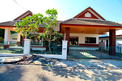 บ้านเดี่ยว รร.อัสสัมชัญระยอง : ขายบ้านเดี่ยวหลังมุม 120 ตร.ว. หมู่บ้านแมกไม้ลีลาวดี ทับมา ระยอง ใกล้นิคมฯมาบตาพุด 