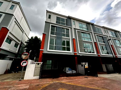 ทาวน์โฮม สีลม สาธร : ❤️💛💙โอกาสสุดท้าย! ทาวน์โฮมหรูใจกลางพระราม 3 เหลือเพียง 1 ยูนิตเท่านั้น! 🏡 Côté Maison Rama 3 – โคเต้ เมซอง พระราม 3