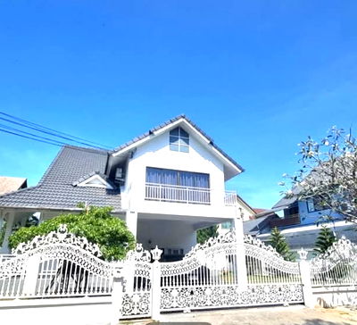 Houses for sale Pinthong Industrial Estate : Luxury house For sale 3 bed room 2bath room 