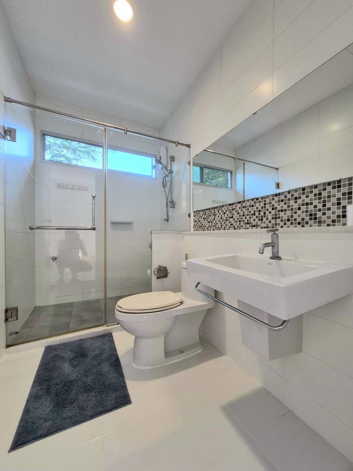 รูป ให้เช่าบ้านเดี่ยวสองชั้น 3 ห้องนอน 3 ห้องน้ำ 1 ห้องครัว 1 ห้องทำงาน 1 ห้องแม่บ้าน 2 ที่จอดรถ - รูปที่ 16/17