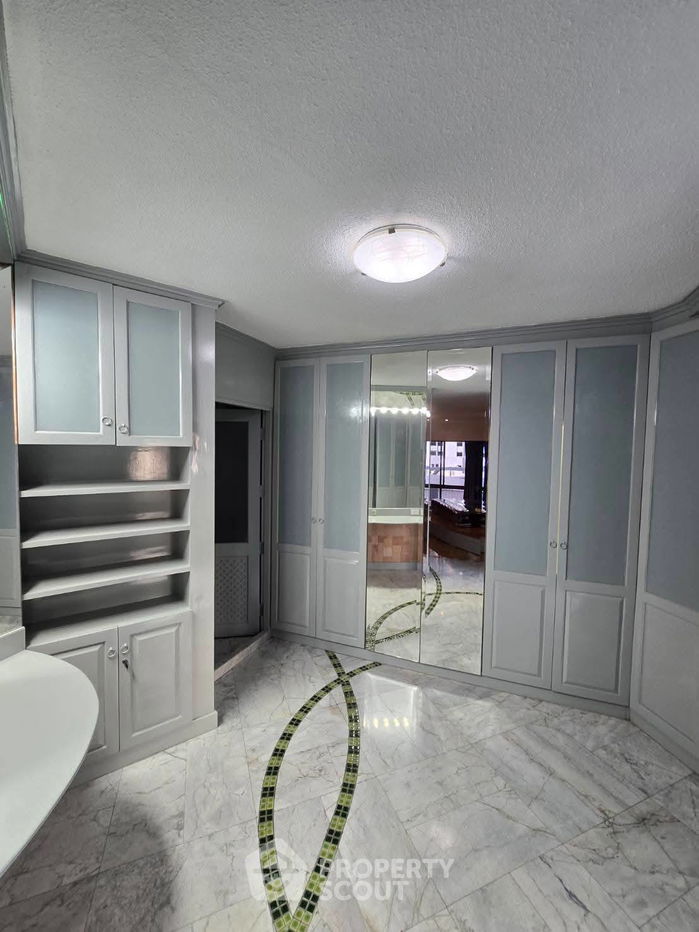 รูป คอนโด 3-ห้องนอน ที่ สิทธาคาร คอนโดมิเนี่ยม ใกล้ BTS เพลินจิต (ID 2541140) - รูปที่ 8/17