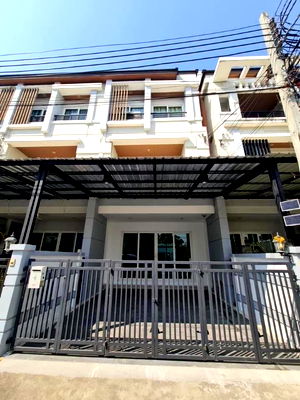 Townhouses for rent Bangna Commercial College : Townhome for Rent: Baan Klang Muang Urbanion Srinakarin  Location: Soi Srinakarin 46/1 (Near BTS Suan Luang Rama 9) 