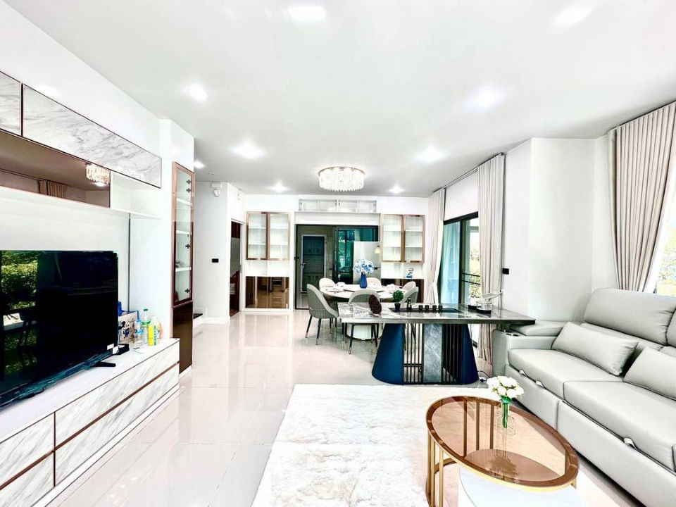 รูป 🏡 ให้เช่าบ้านเดี่ยว เศรษฐสิริ กรุงเทพกรีฑา 2 ✨บ้านหรูทำเลคุณภาพ ใกล้โรงเรียนนานาชาติหลายแห่ง เหมาะสำหรับครอบค - รูปที่ 2/16