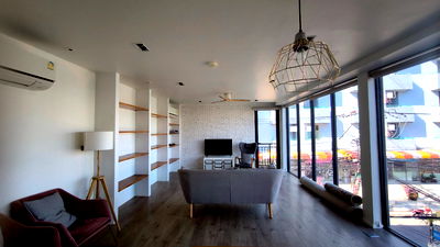 Shophouses for rent Bang Pu Industrial Estate : Newly Renovated Corner Shophouse (Dual Entrance) 100 meters to BTS