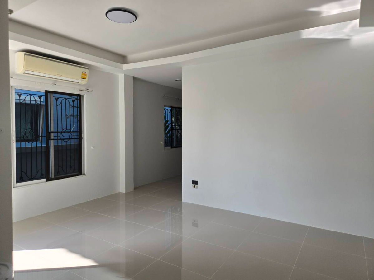 รูป ขายบ้านหลังริม บ้านสันป่าเลียง หนองหอย เชียงใหม่ | รีโนเวทใหม่ | 2 ล้าน ใกล้ Central Festival เชียงใหม่ - รูปที่ 3/15