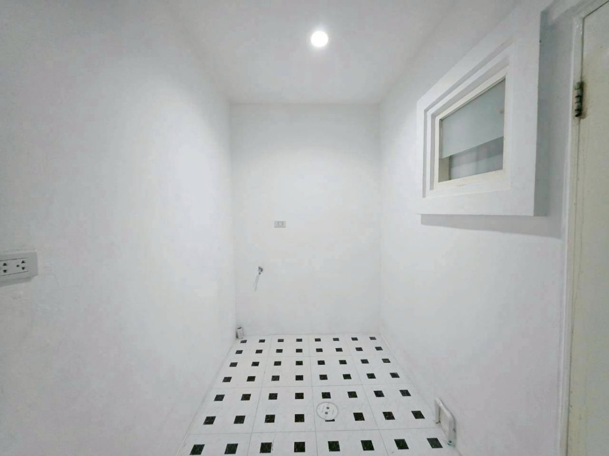 รูป รีโนเวทพร้อมอยู่ 4นอน 2น้ำ หน้ากว้าง 6 ม. มีห้องนอนชั้นล่าง - รูปที่ 11/19