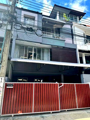 Home office for rent Inthrachai Commercial College : R2875 Home​ Office For Rent Soi Ladprao 80