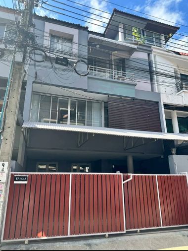 3-bed townhouse for rent, Sinthanee Ladprao 80