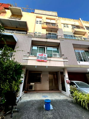 Home office for rent Charoen Krung Road : 🏢 4-storey Home Office for rent 📍Charoenkrung 77 💰35,000 THB/month (negotiable) ✅ Ready to move in 📅 Viewing availabl