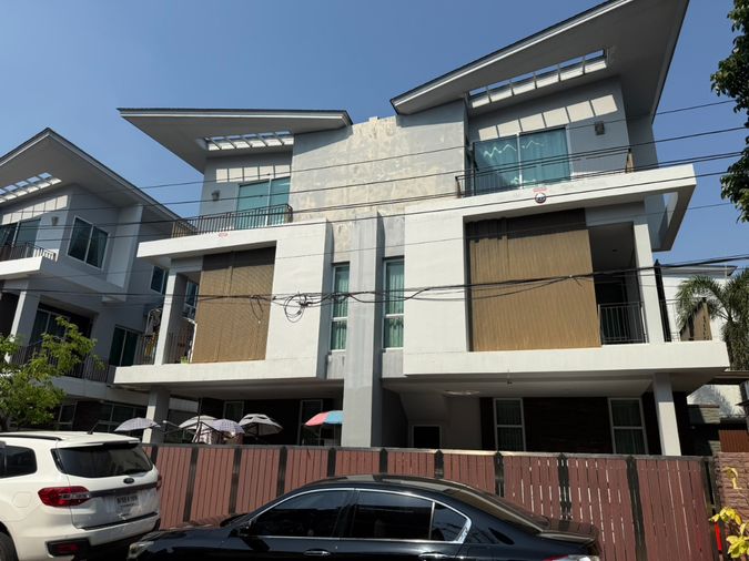 ให้เช่า บ้านแฝด 3 ชั้น  โครงการ Grand I-Design วิภาวดีรังสิต Tel.0999983897