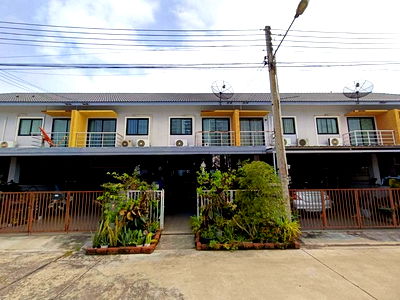 Townhouses for sale Ammata Nakhon Industrial Estate : FOR SALE  TOWNHOUSE PROPERTY  1815000 BAHT.