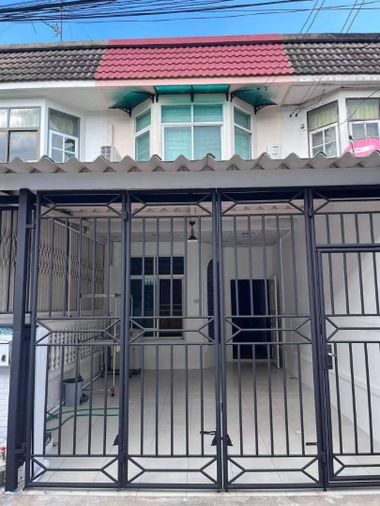 3-bed townhouse for rent, Huai Khwang
