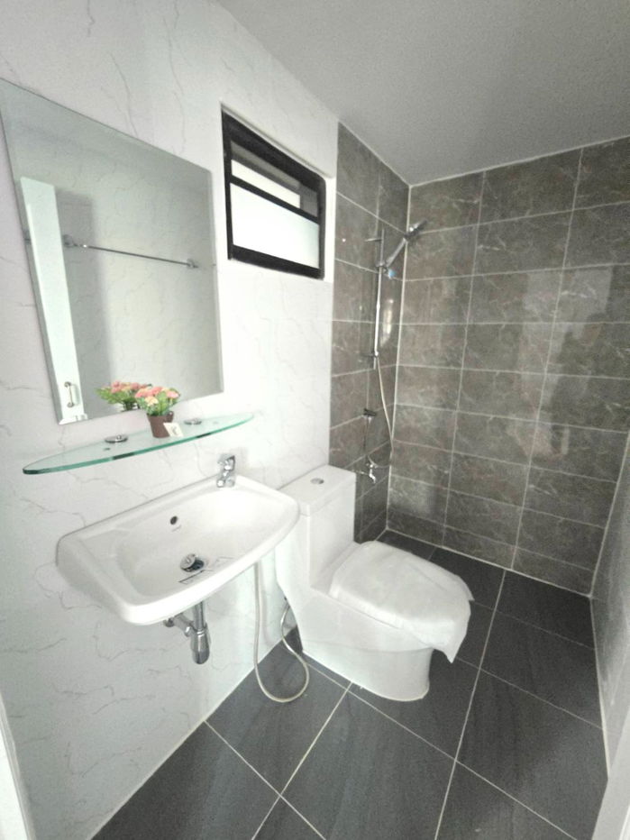 รูป ทาวน์เฮาส์ 2 ชั้น รีโนเวทใหม่ หลังมุม พร้อมอยู่ ม.เคซีรามอินทรา 1 ถนนหทัยราษฎร์39 คลองสามวา เฟอร์ฯพร้อมอยู่ - รูปที่ 24/26