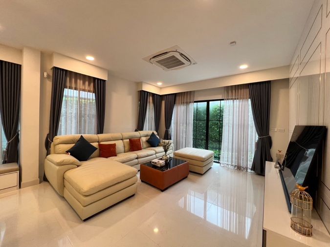 ให้เช่าบ้านเดี่ยว 4 ห้องนอน 302 ตร.ม. 107 ตร.ว. นันทวัน พระราม 9 กรุงเทพกรีฑาตัดใหม่