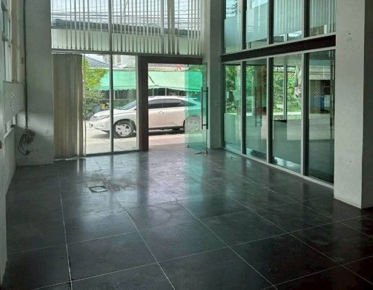 รูป ให้เช่าโกดังพร้อมสำนักงาน / พื้นที่รวม 650 ตารางเมตร เทพารักษ์ ซอยเทศบาลบางปู 54 / ใกล้ รถไฟฟ้า BTS สถานี เคหะ  รถใหญ่เข้าออกได้ - รูปที่ 7/9