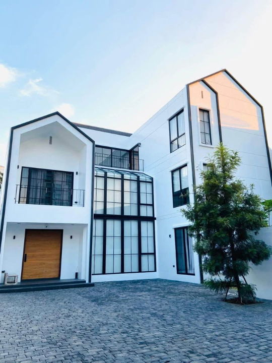 picture 🏡Dream Home🏡 For sale: a specially designed, luxuriously decorated 3-story detached house in a prime city center location, SW003329 - 2/21