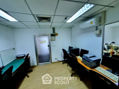 Condos for sale : 4-BR Condo at Sukhumvit Suite near BTS Nana (ID 1476081)