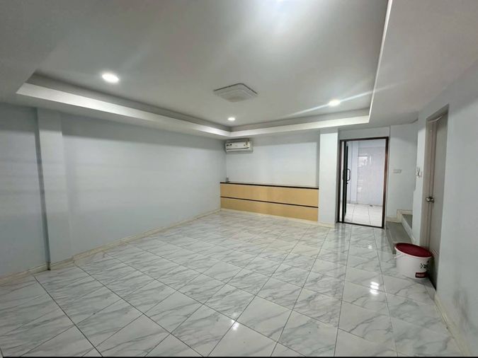 3-bed townhouse for rent, Sinthanee Ladprao 80
