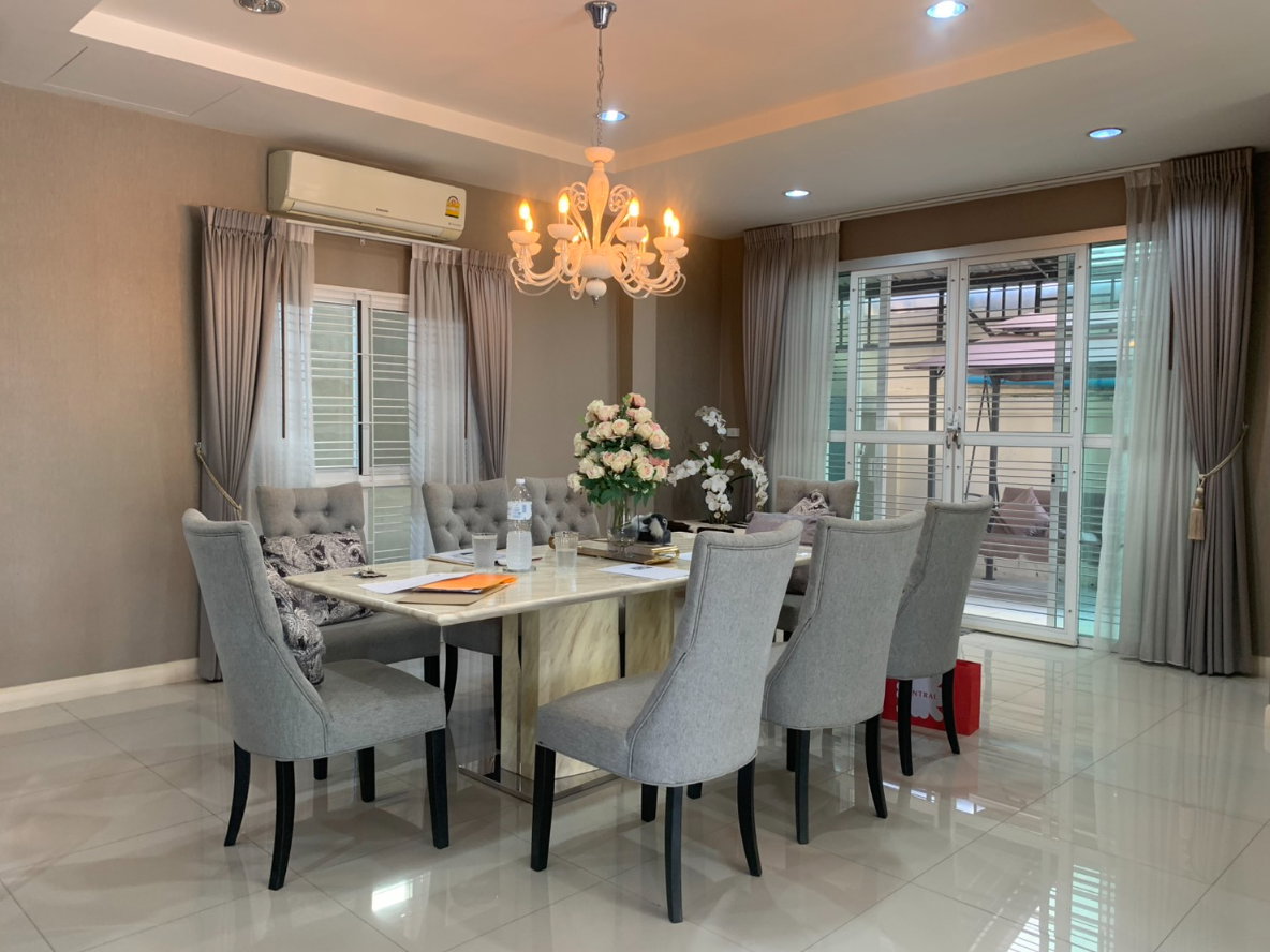 รูป ขายบ้านหลังมุม หมู่บ้านพัฒนาศิริ 56 ตร วา คลอง2 ลำลูกกา ติดถนนใหญ่ ใหม่และสวยจริงจัง แต่งสไตส์โรงแรม เฟอร์นิเจอร์ครบแถมชุดแต่งเป็นล้าน - รูปที่ 3/35