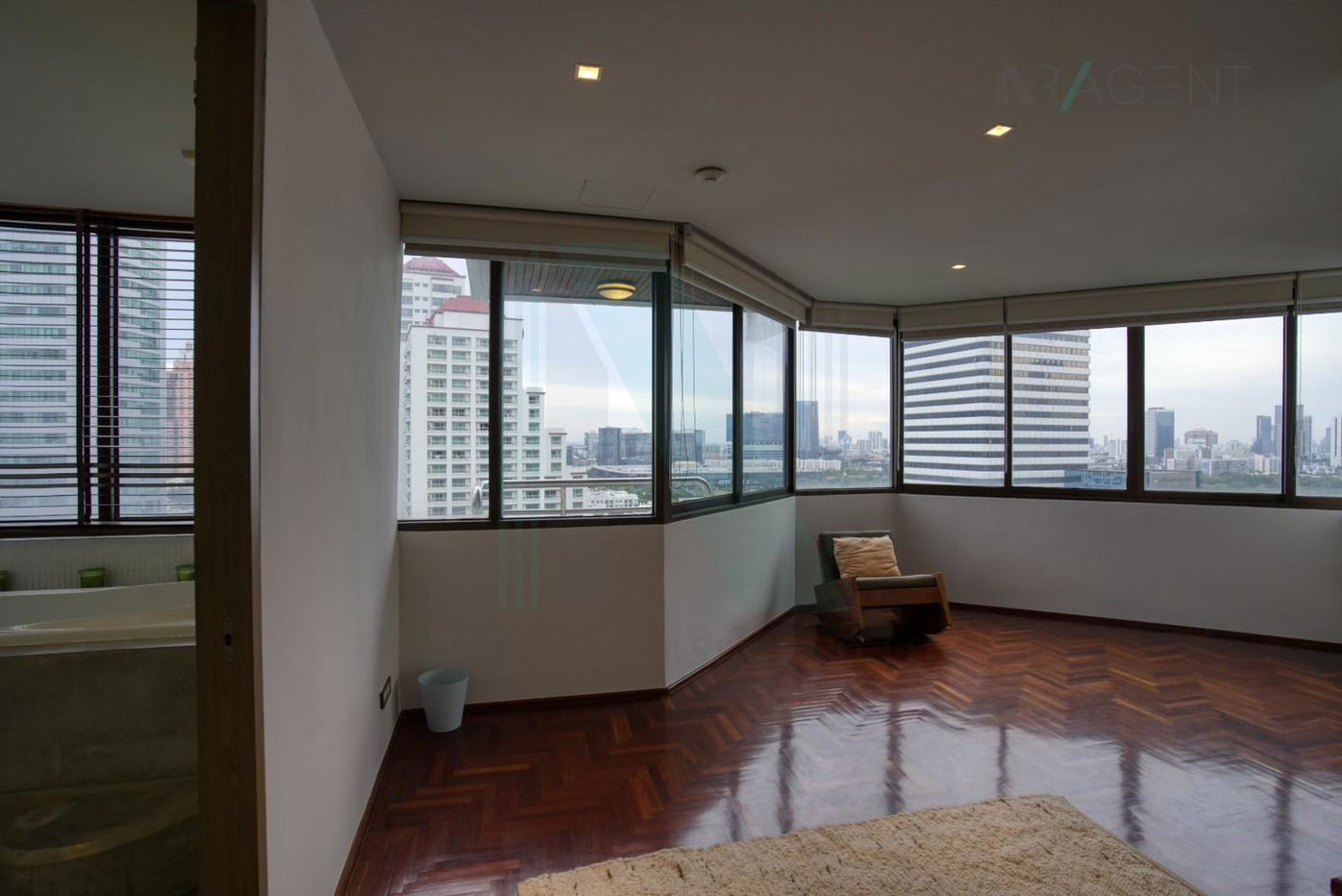 picture ð For Rent Condo LAKE AVENUE Building 1, Floor 19,2 bed room, Room size 129 sqm - 1/8