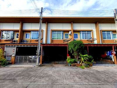 Townhouses for sale Eastern Seaboard Industrial Estate : FOR SALE  TOWNHOUSE PROPERTY  2035000 BAHT.