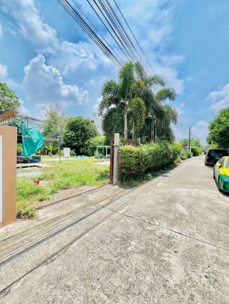 picture Land for sale in Soi Ladprao 109, prime location in the heart of Bang Kapi-Ladprao, next to Vejthani Hospital. - 3/6