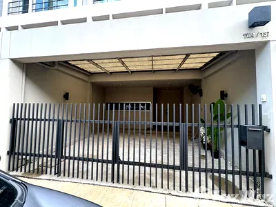 Townhouses for rent Bangkok : 3 Bedrooms Townhome For Rent at Noble Cube 5961207