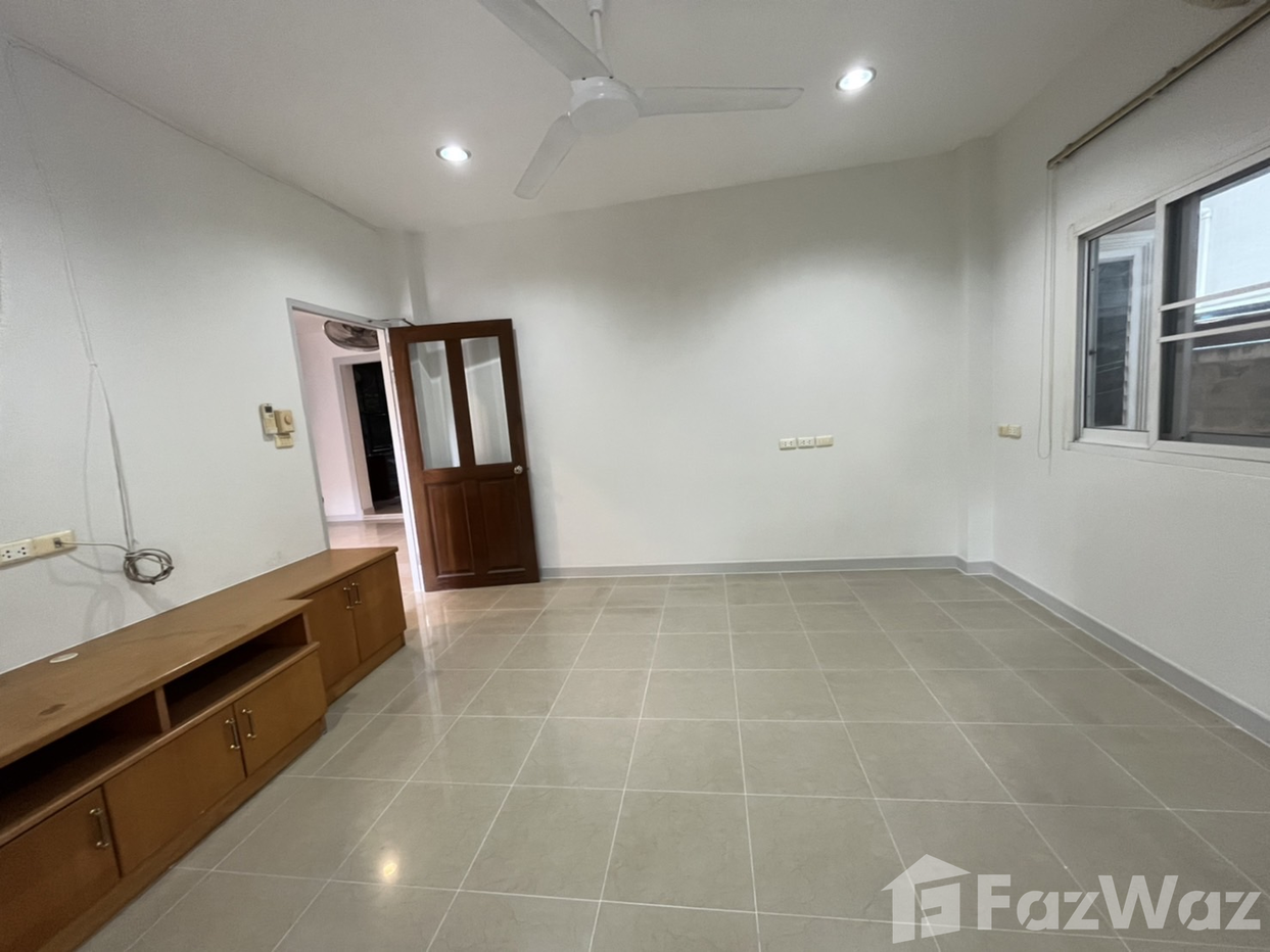 picture 6 Bedroom House for rent in Phra Khanong Nuea, Bangkok 1415448 - 10/11