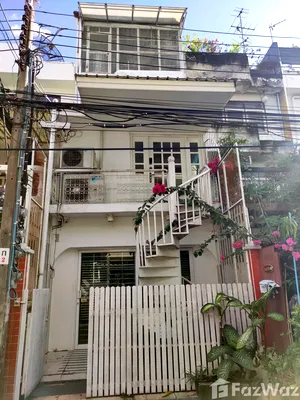 Townhouses for sale Bangkok University : 3 Bedroom Townhouse for sale in Phra Khanong Nuea, Bangkok  5939594