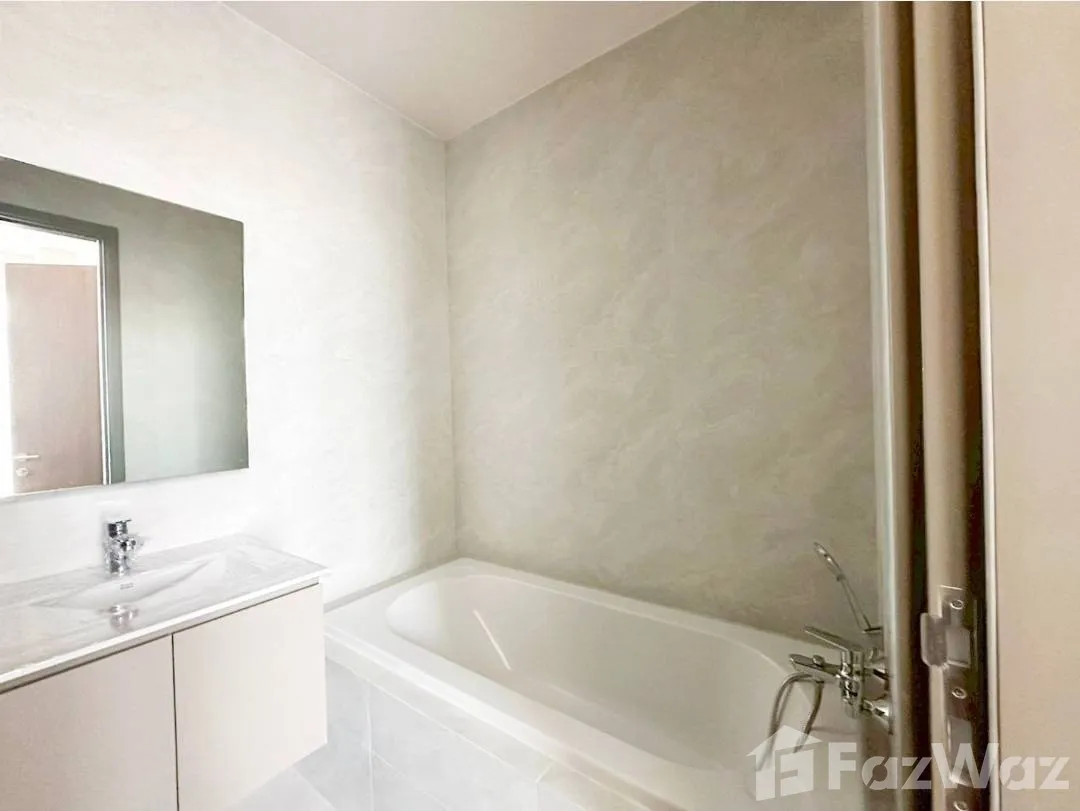 is a condo and apartment project located in Choeng Thale. 5932024 - image 4