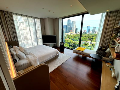 Condos for rent Pra Tu Nam Center Department Store : Urgent! 3-bedroom unit for rent at Shinyu - The Residences at Sindhorn Kempinski. Price: 300,000 THB [KMs250601]