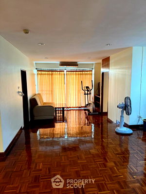Condos for rent MRT Sukhumvit : 2-BR Condo at The Heritage Condominium near BTS Nana (ID 561593)