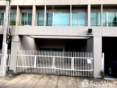 Townhouses for rent Kasem Bundit Phatthanakan University  : 3 Bedroom Townhouse Pool View at noble Cube 5961493