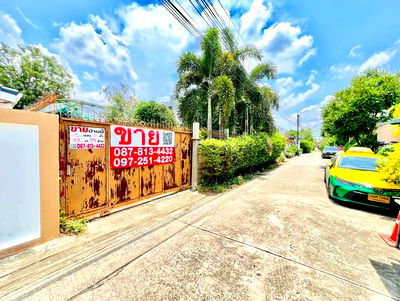 Land for sale Assumption University Huamark Campus (Abac Huamark) : Land for sale in Soi Ladprao 109, prime location in the heart of Bang Kapi-Ladprao, next to Vejthani Hospital.  