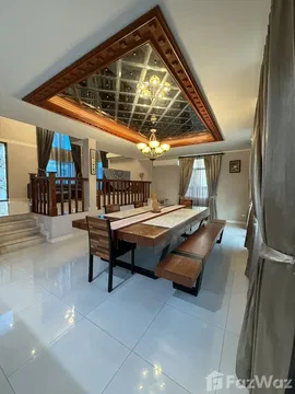 Rent: Double Volume Living Room, Cozy, and Comfy 5969268