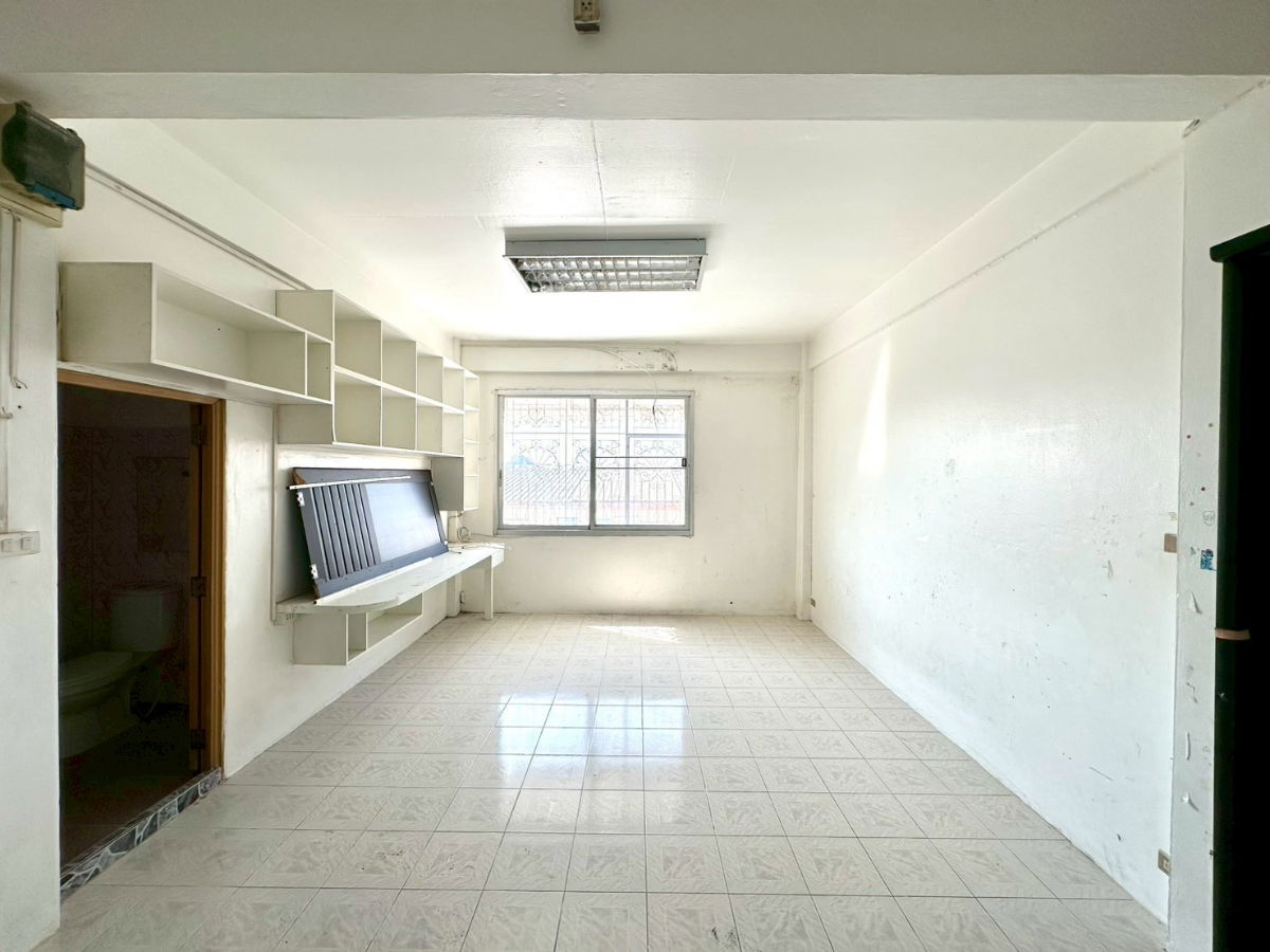 รูป ขายอาคารพาณิชย์ 3.5 ชั้น 2 คูหา ขนาด 44 ตร.ว. ห่างจากถนนกาญจนาภิเษกเพียง 500 เมตร สภาพดี ทำเลค้าขายหรือทำโฮมออฟฟิศ ที่จอดรถสะดวก ใกล้ MRTสายสีม่วง - รูปที่ 10/27