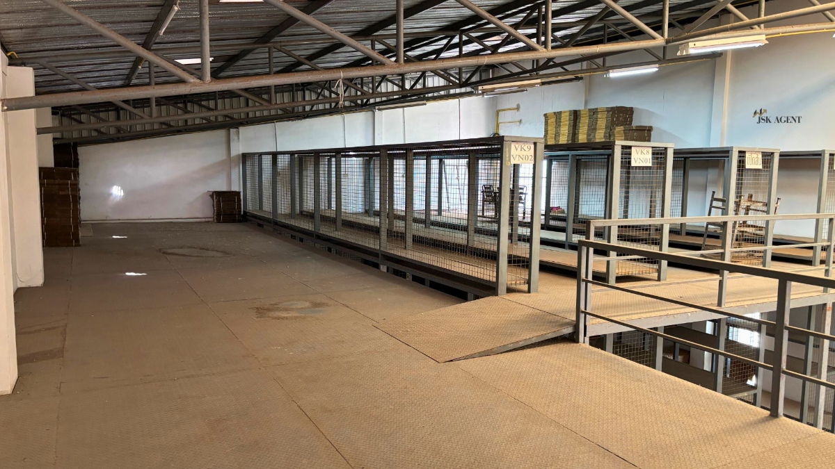 picture *Large office and warehouse space for RENT* on Chalermprakiat Rama IX Road, Soi 13. - 6/13