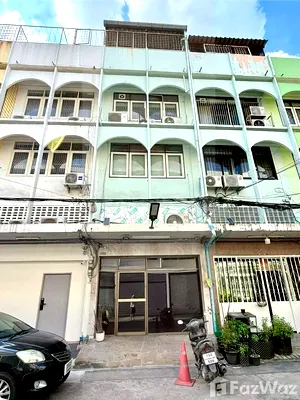 Townhouses for rent The Market Bangkok : 3 Bedroom Townhouse for rent in Din Daeng, Bangkok  5933955