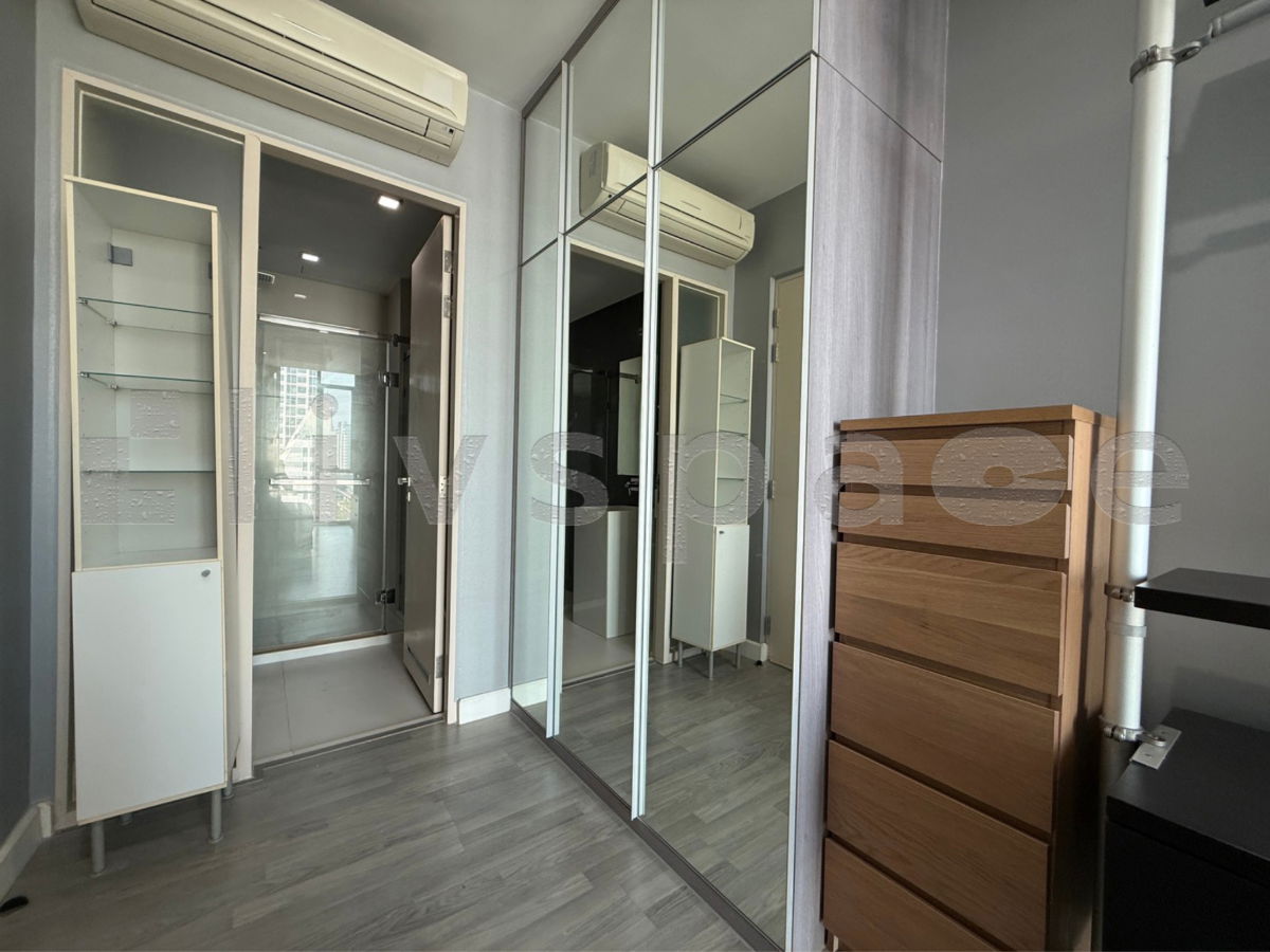picture ▚ LF134ツ For Rent: The Room Wongwianyai – 1 Bed 48 sqm 🥇Stunning Full Built-in Decor | High Floor | Steps to BTS Wongwianyai - 10/16