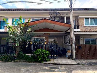 Townhouses for sale Si Racha Chonburi : FOR SALE  TOWNHOUSE PROPERTY  2200000 BAHT.